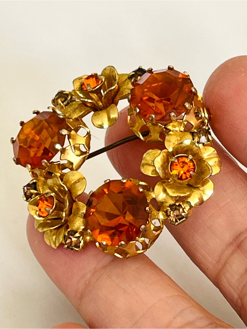 Vintage Signed "Made Austria" Amber Crystal Brooch - Floral Wreath - Picture 3 of 10